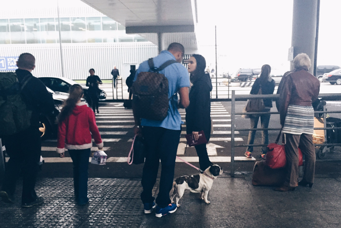 23 мая, Санкт-Петербург.Всех встречают жены и водители, а Рондона — собака.