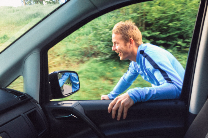 16 июля, Ирднинг, Австрия. Дорога к полю — тренировка координации: четыре километра с горы на огромной скорости. Это пара минут.