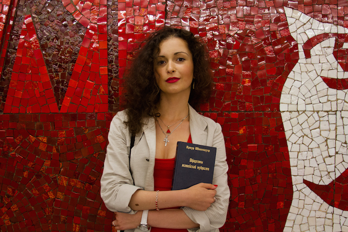 12 пассажиров петербургского метро рассказывают о своих бумажных книгах