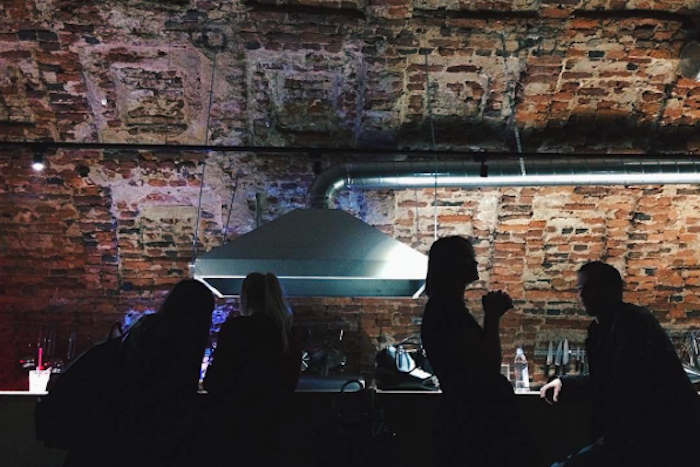 «Молодость всё простит»: что происходит в новом петербургском клубе «Танцплощадка»