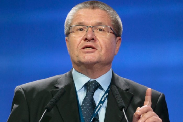 Петербургский поэт пересказал речь Улюкаева в стиле Оксимирона. Бывший министр попросил в суде прощения за то, что «отворачивался» от людей