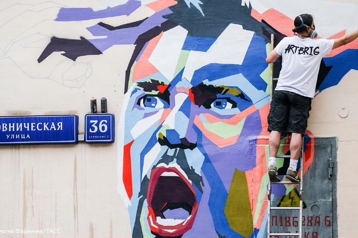 В Москве нарисовали граффити с Дзюбой и Черчесовым