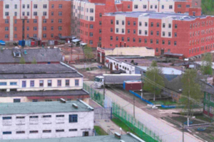 «Мемориал» признал политзаключенным петербуржца, обвиняемого в оправдании терроризма. Он рассказывал о пытках