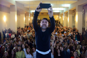 Как «Бумага» и «Билайн» два года проводили встречи со знаменитыми петербуржцами. История проекта «В Петербурге можно всё»