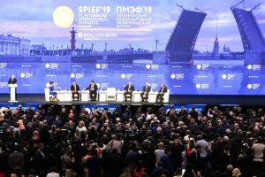 Как петербуржцы злятся из-за ПМЭФ: жалуются на пробки, борются с громкими концертами и высмеивают тезисы форума