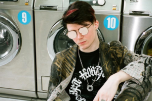 Петербургский художник Покрас Лампас отложил поездку в Екатеринбург. Из-за акции православных активистов против его стрит-арта