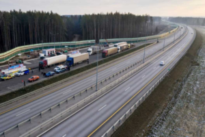 Открылась платная трасса М-11 — по ней можно добраться из Петербурга до Москвы за шесть часов. На строительство ушло 7 лет и больше 500 млрд рублей