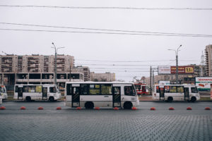 Власти Петербурга разрешили владельцам маршруток повышать цены на проезд до 50 рублей