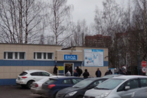 В Петербурге эвакуировали более 20 школ, Елизаветинскую больницу, суды и детские сады