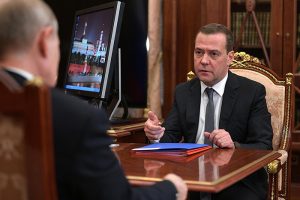 Что отставка правительства и переписывание Конституции значат для российской политики? И позволит ли это Путину править дольше? Отвечает политолог Владимир Гельман