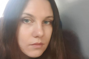 Петербурженку Аллу Ильину увезли в Боткинскую больницу на карантин. Медики ждали ее еще до решения суда