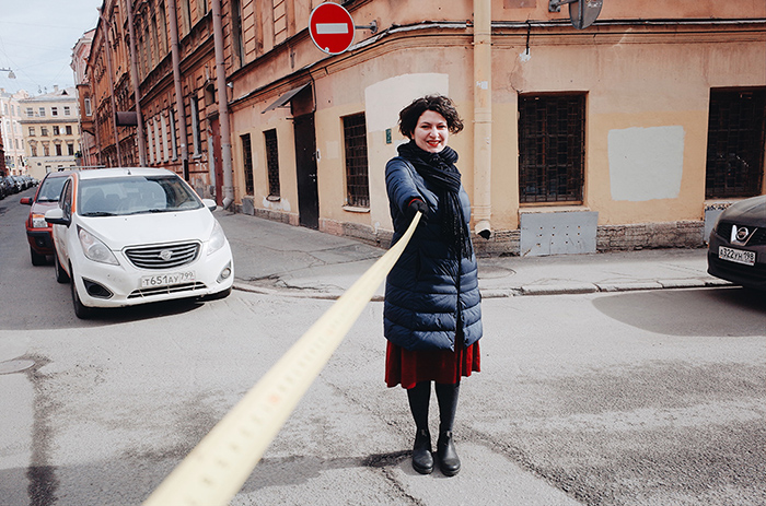 Петербуржец создал фотопроект о социальной дистанции при коронавирусе. Это портреты людей на расстоянии 2 метра и их размышления о пандемии