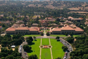 «Даже если вы выросли в небольшом городе, у вас есть шанс прорваться на самый верх». Дудь выпустил фильм про Кремниевую долину