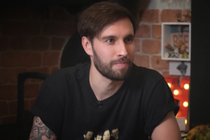 Дудь взял интервью у создателя стендап-клуба HopHead и режиссера «Внутри Лапенко» Алексея Смирнова