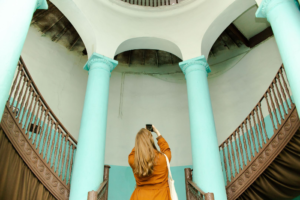 Семь аудиогидов по Петербургу — от стрит-арта на Петроградской стороне до инстаграмных парадных у «Владимирской»