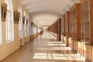 Полиция не нашла нарушений в постах преподавателя СПбГУ, который писал, что «пора бросать водородную бомбу»