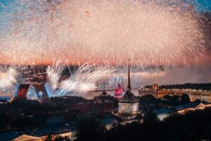 «Звук от фейерверков многих напугал». Школьников из Мариуполя пригласили на «Алые паруса» — вот их реакция