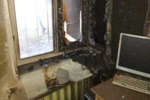 47news: в Ленобласти подожгли военкомат с помощью канистры и вентиля. И бросили «коктейли Молотова» в здание администрации