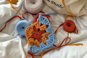 Хобби для внутреннего равновесия — вязание крючком. Как выбрать крючок и пряжу, с чего начать и кому это подойдет?