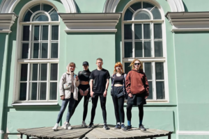 Хобби для внутреннего равновесия — бег. Как он помогает справиться с тревогой, сколько стоят кроссовки и зачем нужен тренер