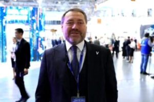 «Больше для страны не сделал никто»: петербургские чиновники массово поддерживают выдвижение Путина в президенты