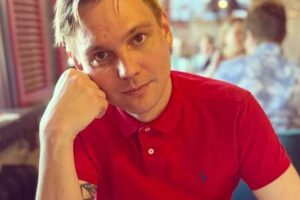 За носок на пенисе задержали вокалиста группы «Щенки» и проверяют клуб MOD: что об этом известно и есть ли связь с делом рэпера Vacio