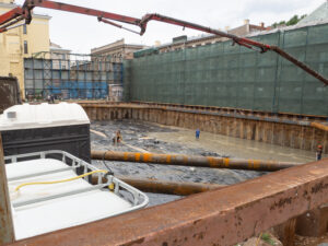 «Тайный пруд» в центре Петербурга осушили. Читайте, что построят на его месте