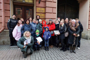 «Это будет бесконечный конвейер смертей». Сотни петербуржцев выступили против принятия закона об убийстве бездомных животных —  мы с ними поговорили