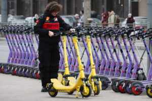 Сезон электросамокатов открыт. Какие правила аренды будут действовать в 2025 году, читайте в гиде «Бумаги»