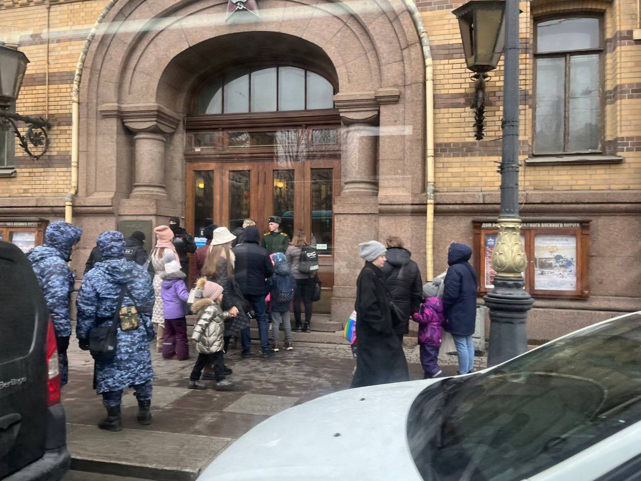 Фото: «Бумага», читатели «Бумаги»