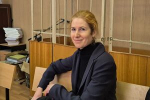 «Дочь была уверена, что меня не посадят». Первое письмо Елены Абрамовой после приговора — ей дали два года колонии за пикеты, а дома у нее остался 16-летний ребенок