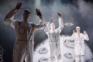 МХТ вновь приехал в Петербург с гастролями. В программе —  восемь спектаклей на четырех сценах