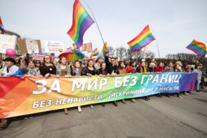 Помните петербургские «монстрации» на 1 мая — с «Партией мертвых» и флагами ЛГБТ? 10 фото шествий до их запрета