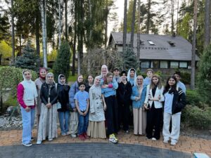 В Петербурге есть клуб для подростков мусульман, где наравне с Кораном говорят о правах женщин, принятии себя и ксенофобии. Мы поговорили с его создательницей