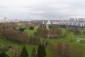 Парк Сахарова хотят закатать в плитку — для мемориального комплекса жертвам радиации. Местные жители сопротивляются