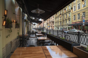 Ресторанные веранды, которые стоит посетить на майских. Больше 20 вариантов от «Бумаги»