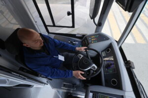 За рулем с 5 утра до 2 часов ночи. Почему в Петербурге не хватает водителей и правда ли они не успевают отдыхать