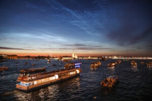 От прогулок дешевле 500 рублей до круизов в другие города на теплоходе. Гид по петербургской навигации в 2025 году