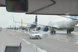 Работа Пулкова всё еще не наладилась. 60 рейсов задержали из-за перенаправления в Петербург московских самолетов