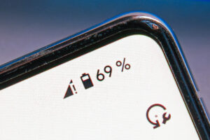 В Петербурге стали отключать мобильный интернет. Беспилотники теперь правда чаще атакуют город? И как происходящее объясняют власти?