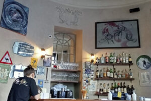 «Нас всех ошибочно считают барыгами». Что происходит за месяц до вступления в силу жесткого и неясного закона о «наливайках», рассказывает Екатерина Бокучава