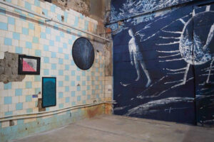 «Сибирская готика» на «Фабрике лимонной кислоты». На Лиговском открылось новое выставочное пространство — посмотрите на первую экспозицию