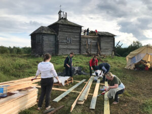 Как с пользой провести последний месяц лета? Вот семь вариантов поволонтерить: от переписи воробьев до восстановления старинных храмов