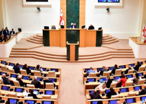 Власти вновь вводят новые законы. Критики считают их репрессивными