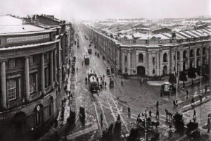 Как убирают снег при «сильной руке»? Когда-то улицы в центре Петербурга вычищали так, будто уже пришла весна — и не все были этому рады