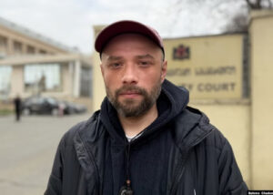 Дело против оператора Radio Tavisuplebа прекратил Тбилисский суд. Его обвиняли в «протесте на тротуаре» у парламента во время акции
