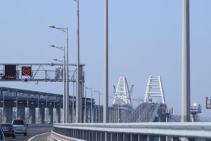 «Перспектива никуда не поехать летом мне страшнее, чем умереть под беспилотником». Почему петербуржцы едут в Крым несмотря ни на что